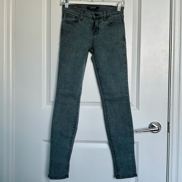 J BRAND Photo Ready Jeans - Picture 5 of 11